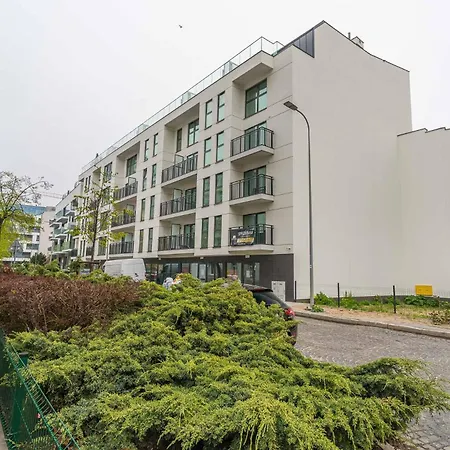 公寓 Marina With Garden By Bookinghost