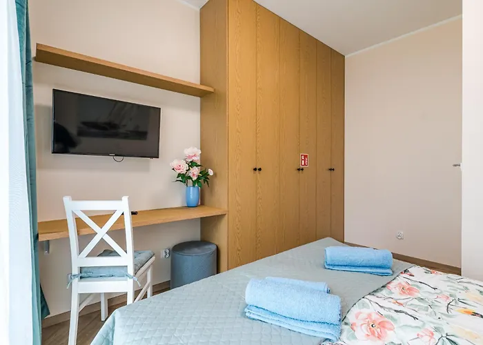 公寓 Marina With Garden By Bookinghost